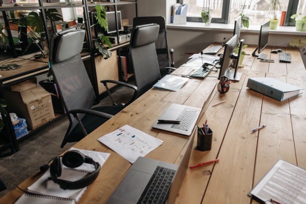 Mesa de trabalho em um escritório
